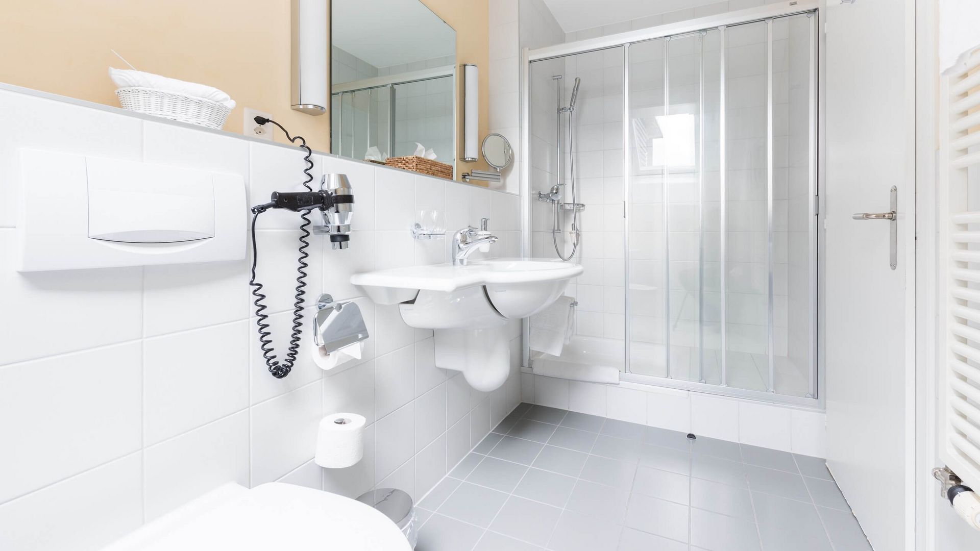 Badezimmer im Hotel Schönbühl