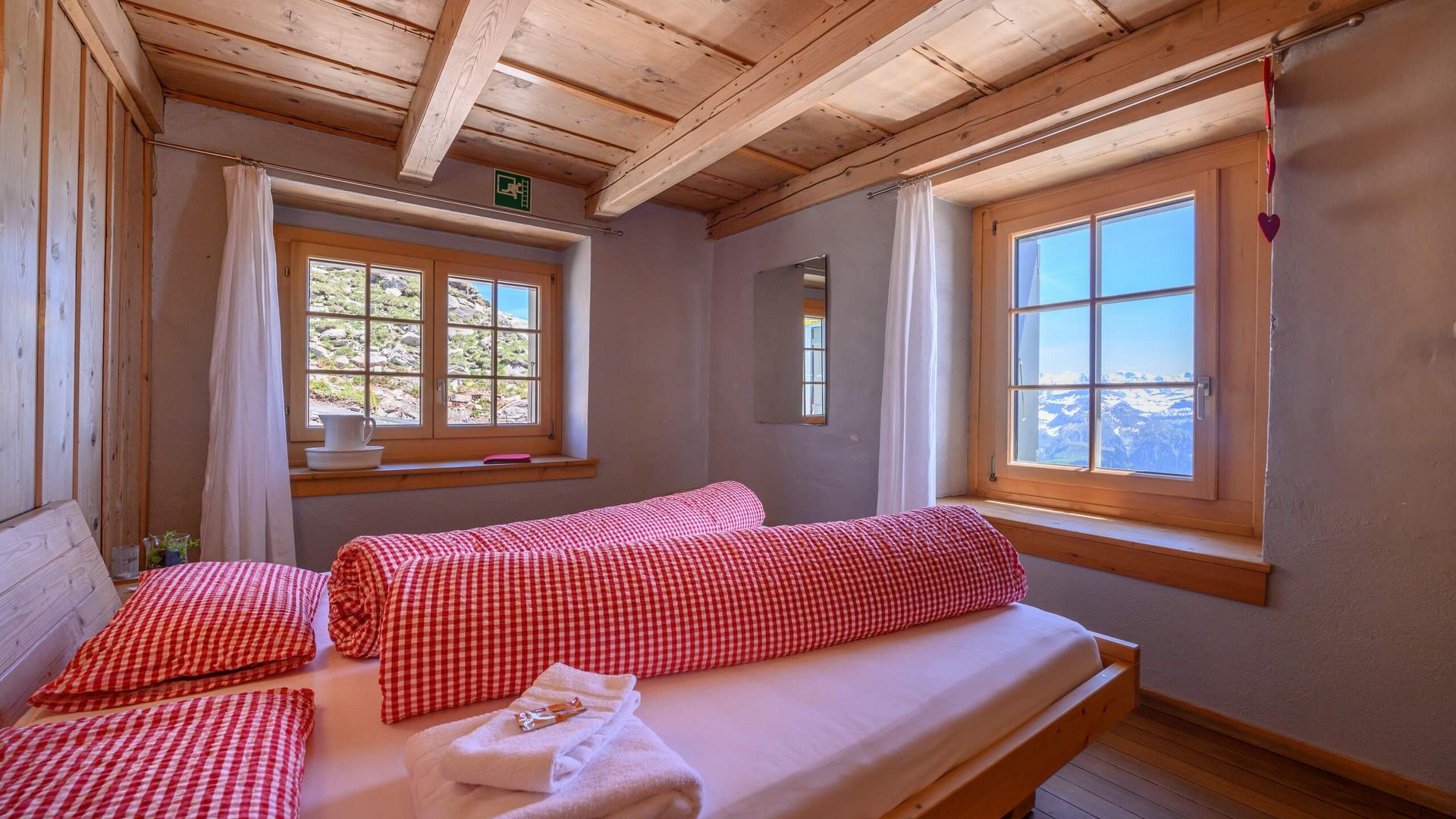 Doppelzimmer im Berghaus Niesen