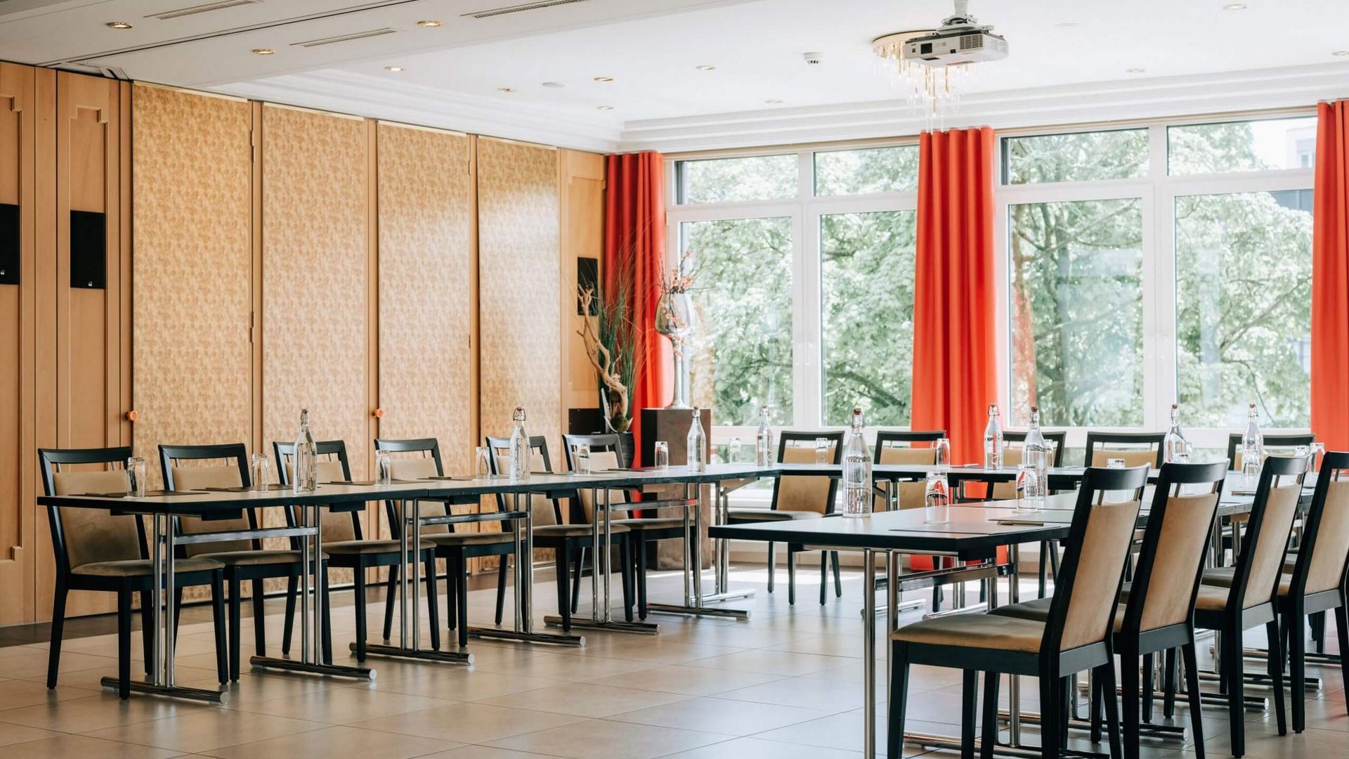 Seminar im Hotel Krone von vorne mit U-förmiger Bestuhlung