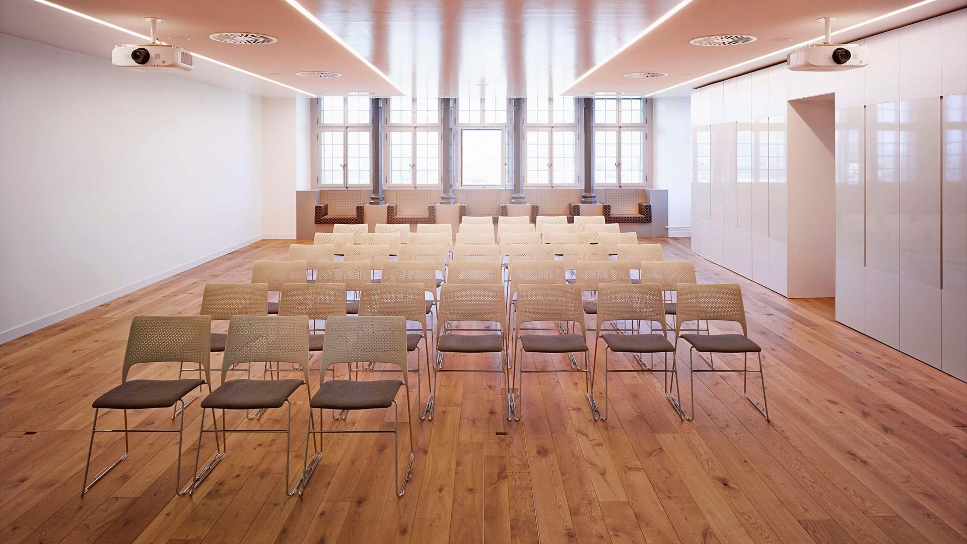 Plenarsaal für Kongresse im Schlossberg Thun