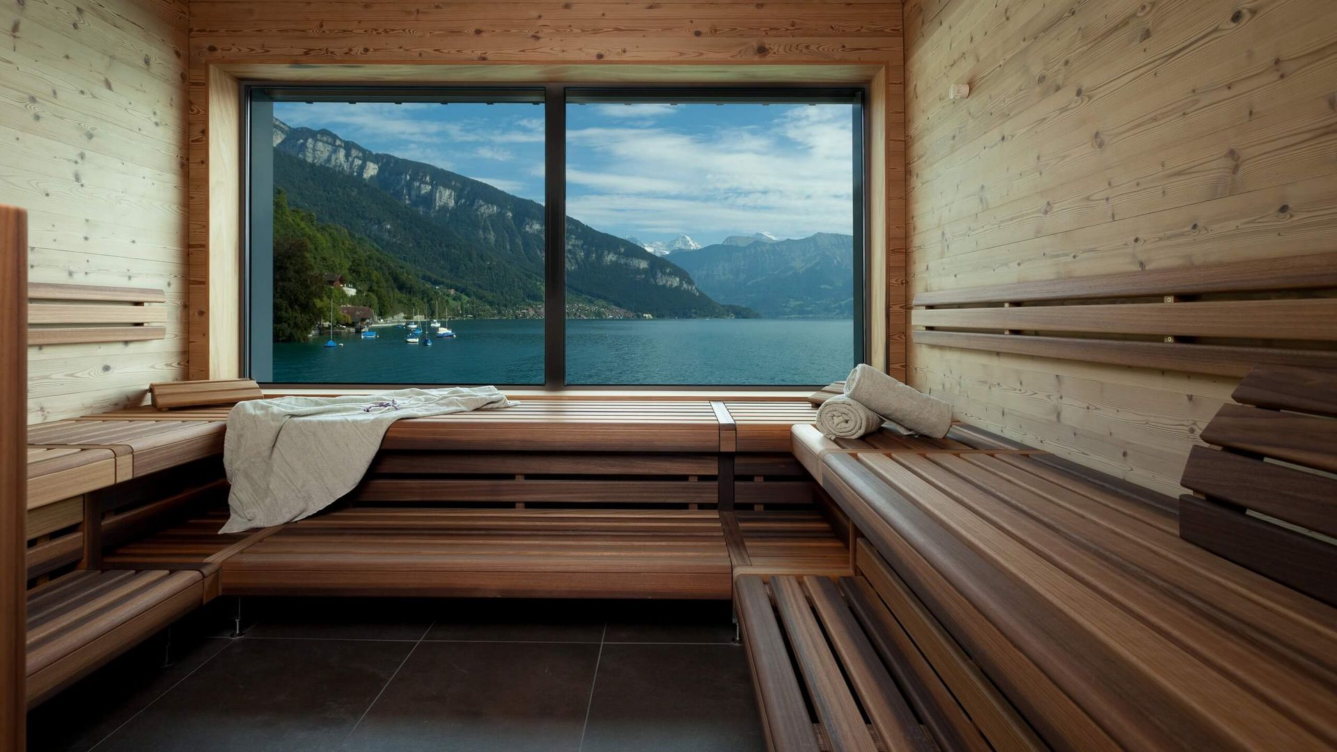 Sauna im Parkhotel Gunten mit Ausblick auf den Thunersee