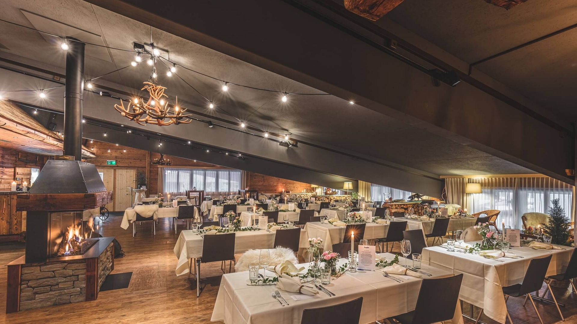 Blick in den Saal der Loube Spiez