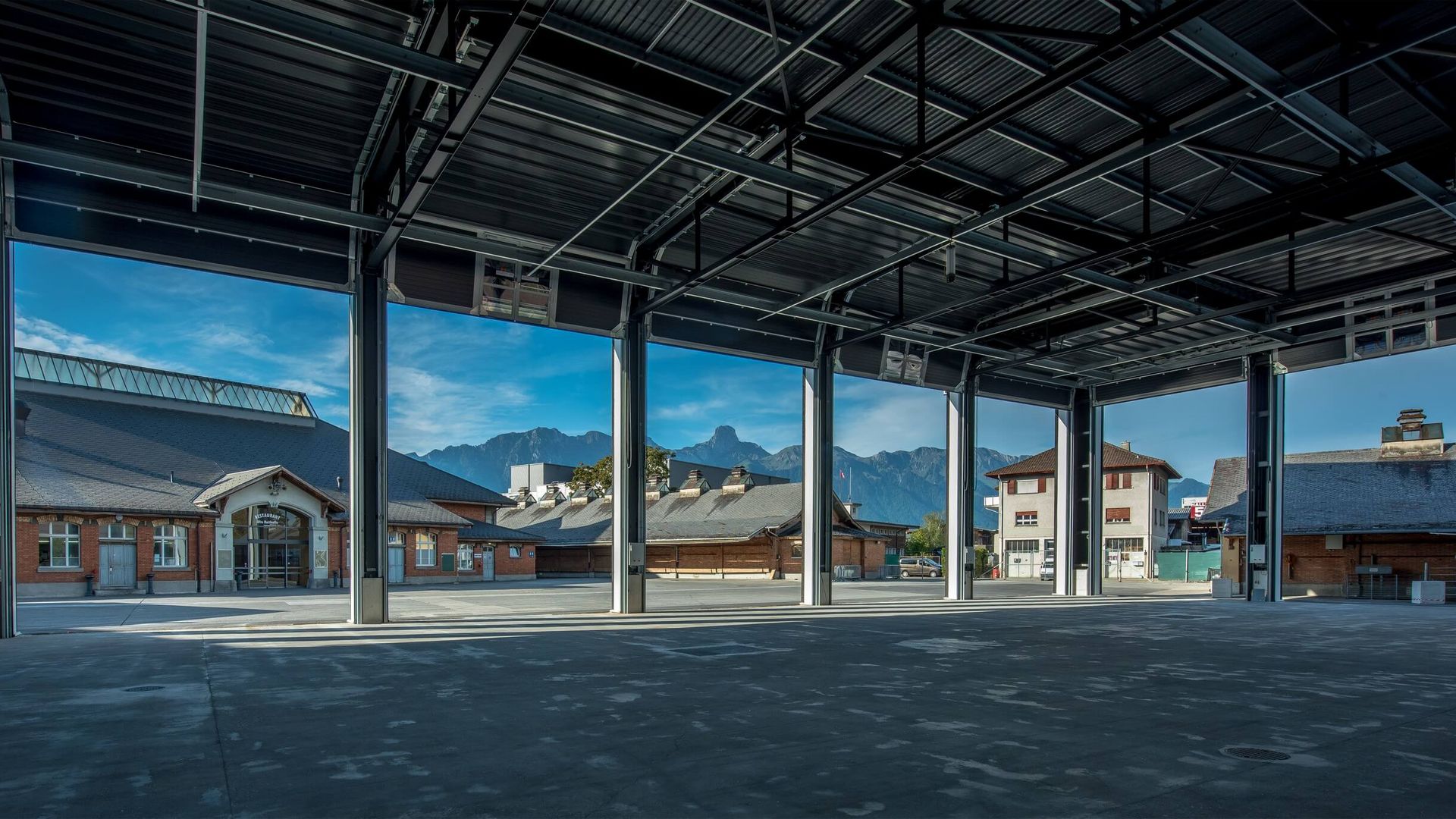 Thun-Expo Halle mit grossen Fenstern