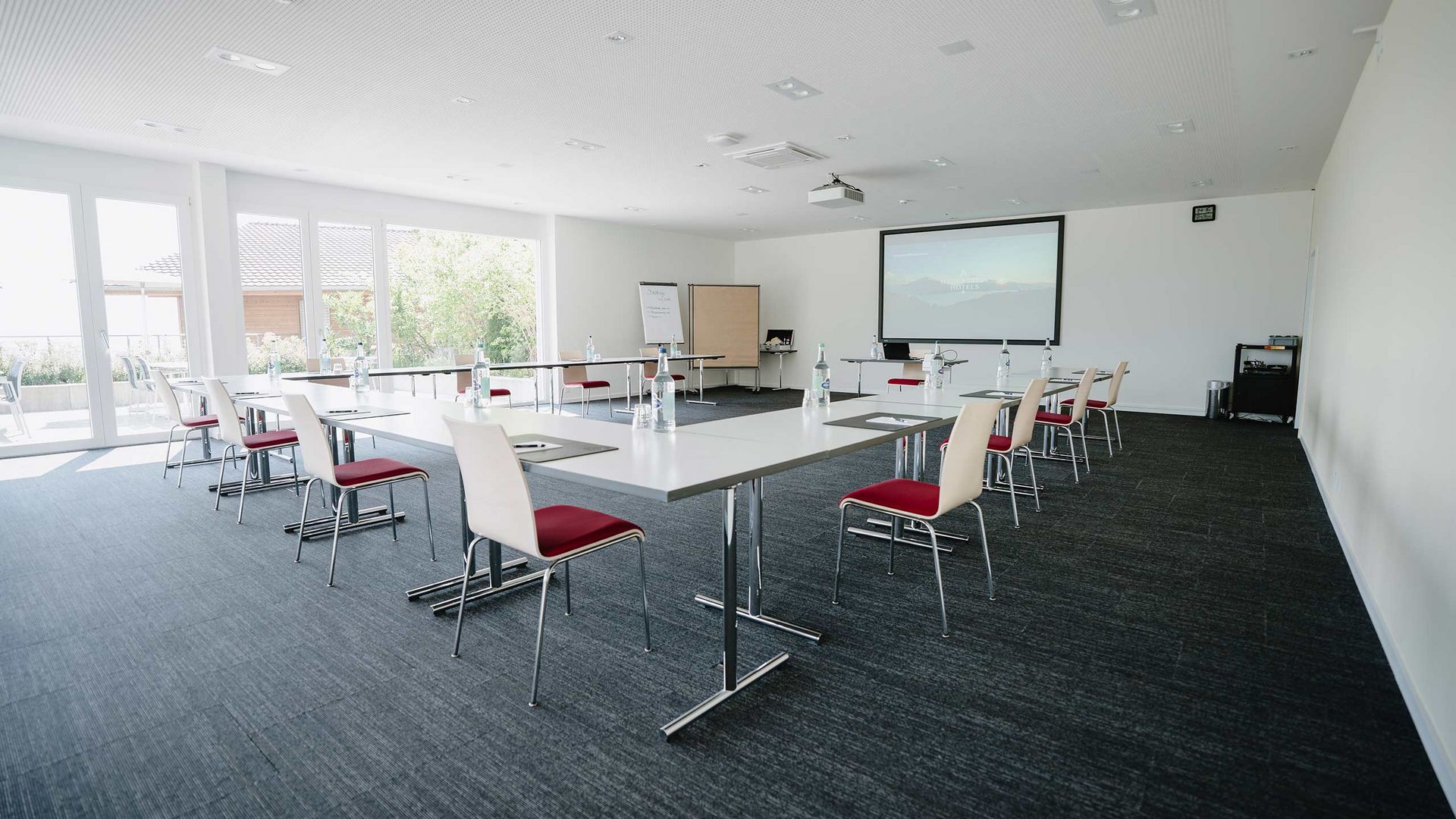 Der Panoramasaal im Solbadhotel Sigriswil